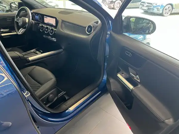 MERCEDES-BENZ GLA 220 4M (11/27)