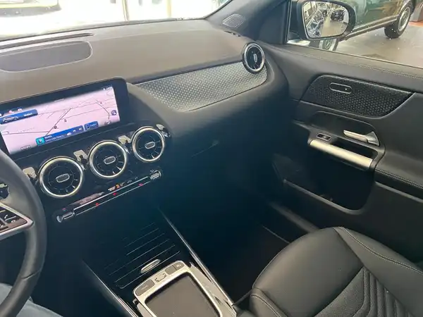 MERCEDES-BENZ GLA 220 4M (21/27)