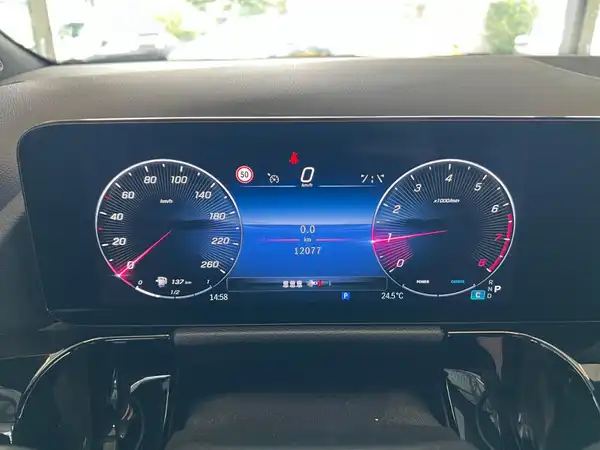 MERCEDES-BENZ GLA 220 4M (23/27)