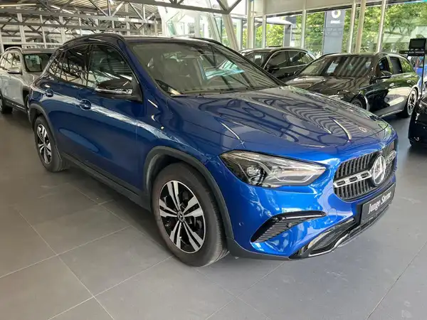 MERCEDES-BENZ GLA 220 4M (4/27)