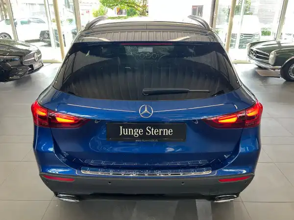 MERCEDES-BENZ GLA 220 4M (7/27)