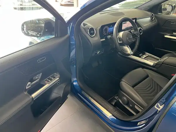 MERCEDES-BENZ GLA 220 4M (9/27)
