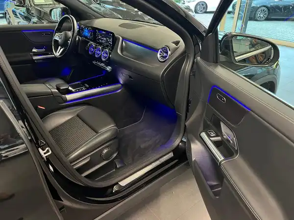 MERCEDES-BENZ GLA 220 d 4MATIC (11/27)