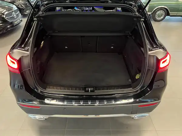 MERCEDES-BENZ GLA 220 d 4MATIC (13/27)