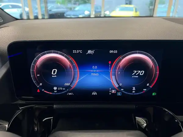 MERCEDES-BENZ GLA 220 d 4MATIC (25/27)
