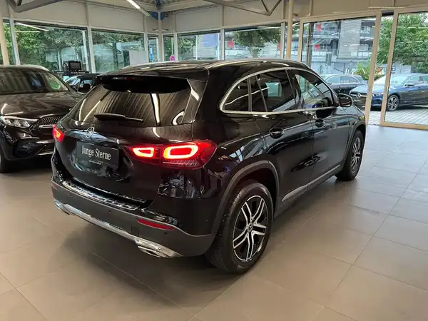 MERCEDES-BENZ GLA 220 d 4MATIC (6/27)