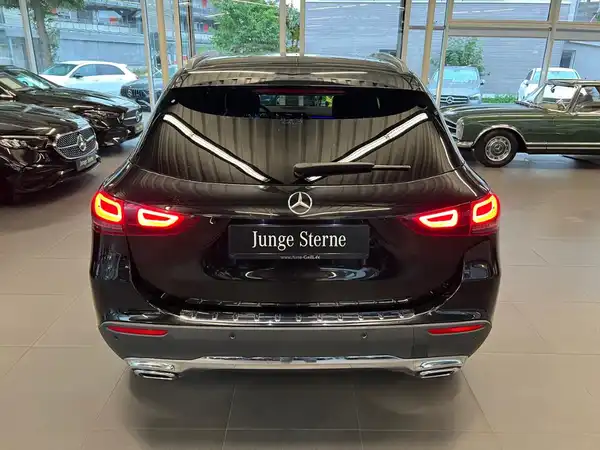 MERCEDES-BENZ GLA 220 d 4MATIC (7/27)