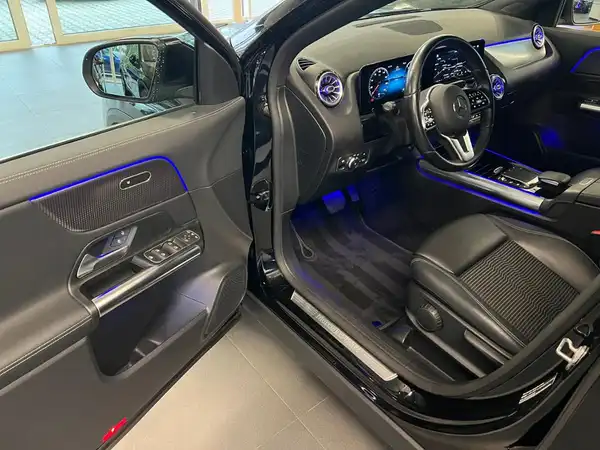 MERCEDES-BENZ GLA 220 d 4MATIC (9/27)
