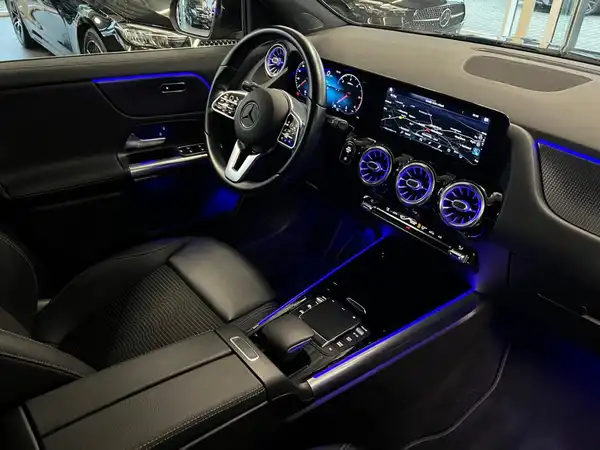 MERCEDES-BENZ GLA 220 d 4MATIC (10/27)