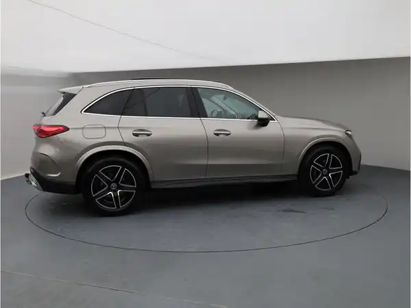 MERCEDES-BENZ GLC 200 4M (6/27)