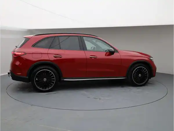 MERCEDES-BENZ GLC 300 d 4M (7/28)