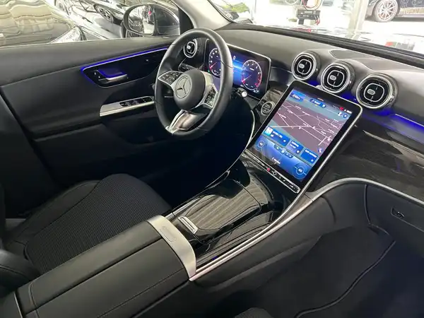 MERCEDES-BENZ GLC 200 4M (10/27)